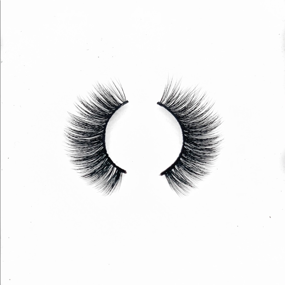 False Eyelash (Sammi)